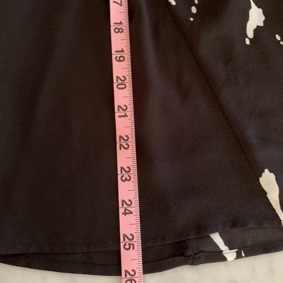 Calvin Klein v neck dressed up T in animal print with pop of pink size M - Picture 7 of 7